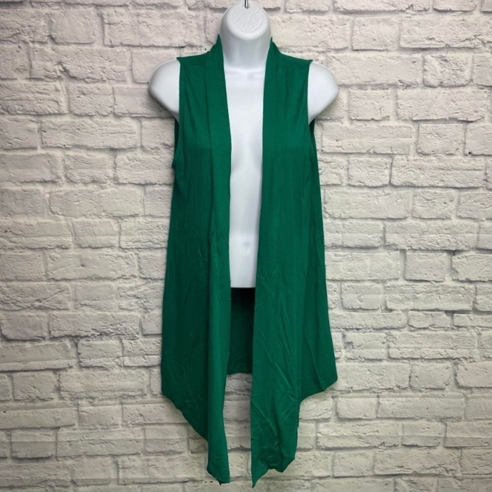 Zenana Medium Green Sleeveless Open Front Cardigan